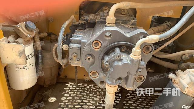 液壓泵艙室正面整體(整機外觀) 液壓泵艙室正面整體(整機外觀)