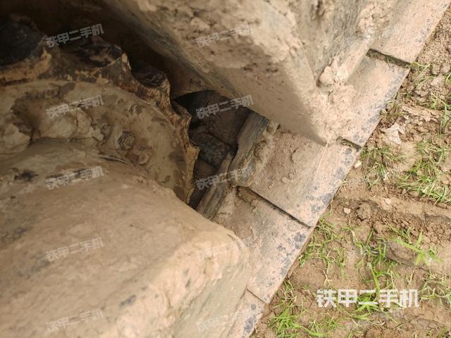 右側(cè)履帶整體(行走機構(gòu)) 右側(cè)履帶整體(行走機構(gòu))