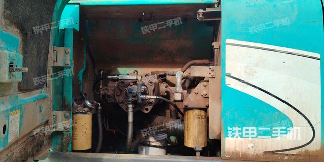 液壓泵艙室正面整體(整機(jī)外觀) 液壓泵艙室正面整體(整機(jī)外觀)