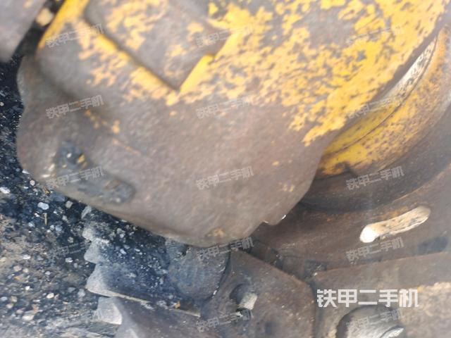右側(cè)履帶全景(推土機底盤及工作裝置) 右側(cè)履帶全景(推土機底盤及工作裝置)