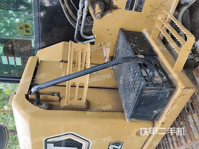 液壓泵艙室正面整體(整機(jī)外觀) 液壓泵艙室正面整體(整機(jī)外觀)