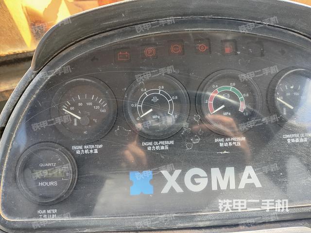 駕駛室工作臺(整機外觀及大件) 駕駛室工作臺(整機外觀及大件)
