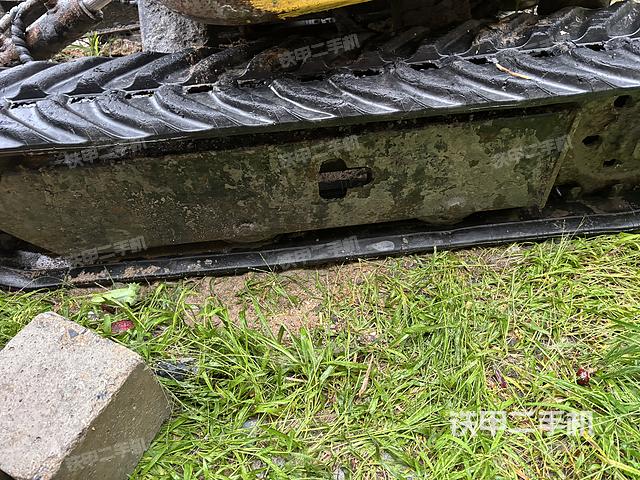 单侧履带整体(整机外观) 单侧履带整体(整机外观)