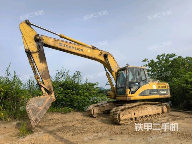 中聯(lián)重科ZE230E挖掘機(jī)