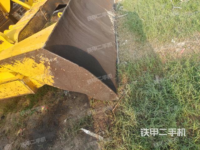 推土鏟左后(推土機底盤及工作裝置) 推土鏟左后(推土機底盤及工作裝置)