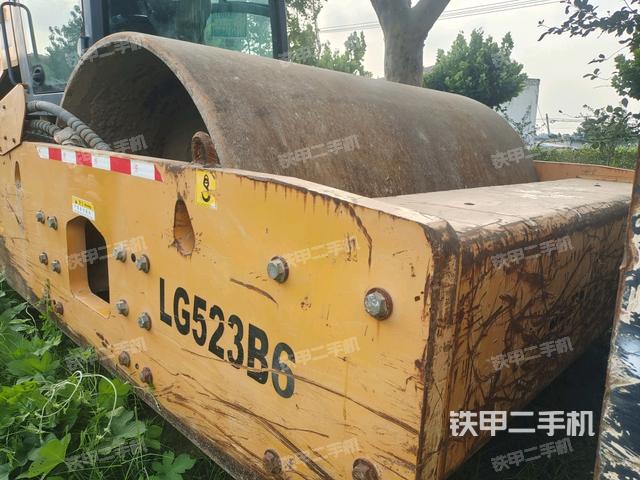 前車架正左側(cè)（壓路機前后車架）