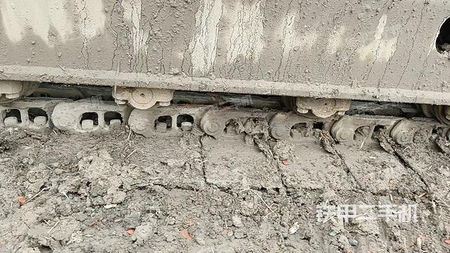 单侧履带整体(整机外观) 单侧履带整体(整机外观)