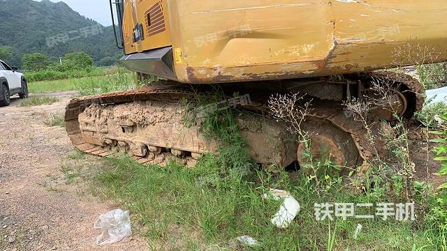 單側(cè)履帶整體(整機(jī)外觀) 單側(cè)履帶整體(整機(jī)外觀)