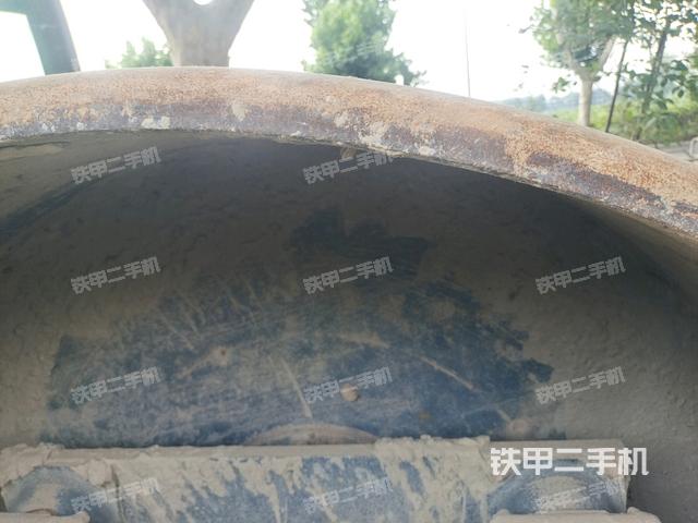 前輪左側(cè)減震塊連接及部件（壓路機前后車架）