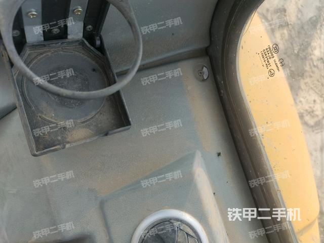 后窗玻璃角標(駕駛室部分) 后窗玻璃角標(駕駛室部分)