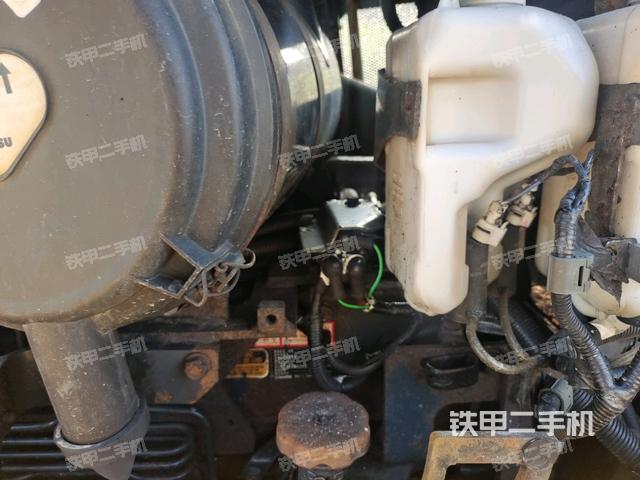 發(fā)動機(jī)右側(cè)全景(推土機(jī)發(fā)動機(jī)艙) 發(fā)動機(jī)右側(cè)全景(推土機(jī)發(fā)動機(jī)艙)