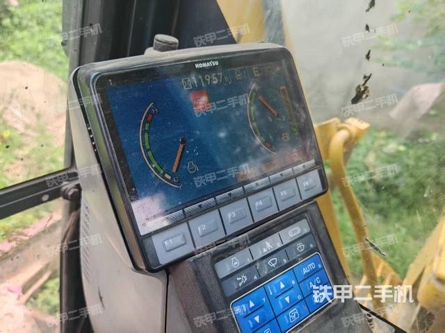 駕駛室整體(整機外觀) 駕駛室整體(整機外觀)