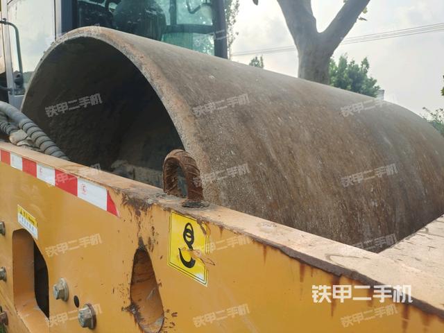 前車架正右側(cè)（壓路機前后車架）