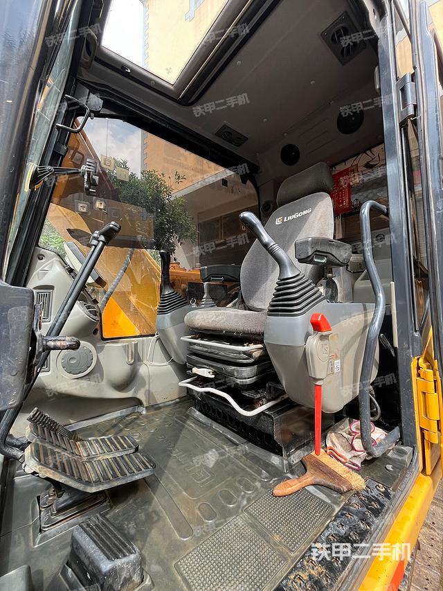 驾驶室整体（整机外观）