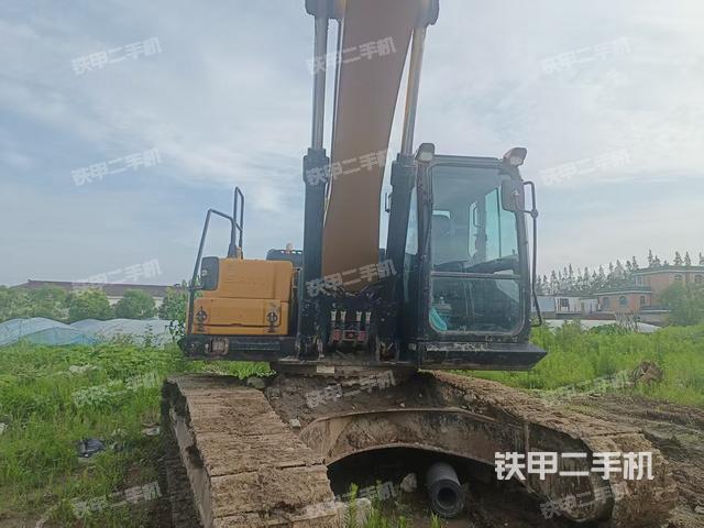 單側(cè)履帶整體(整機(jī)外觀) 單側(cè)履帶整體(整機(jī)外觀)