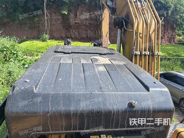 駕駛室頂部(整機(jī)外觀) 駕駛室頂部(整機(jī)外觀)