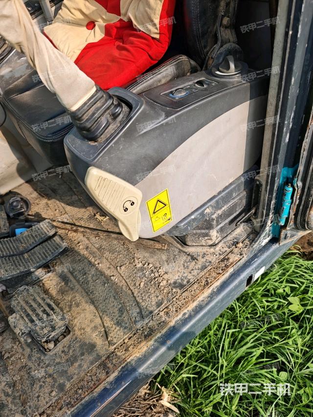 座椅右侧控制台/钥匙门/油门/含右手柄（驾驶室部分）