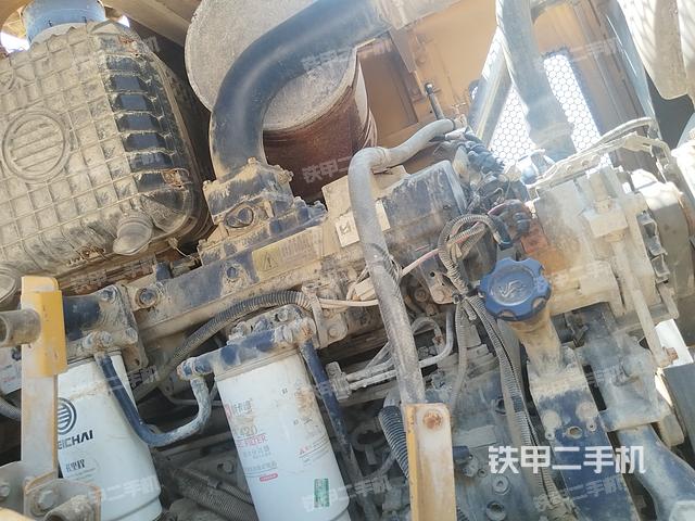 发动机左侧(整机外观及大件) 发动机左侧(整机外观及大件)