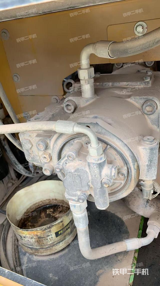 液壓泵艙室正面整體(整機(jī)外觀) 液壓泵艙室正面整體(整機(jī)外觀)