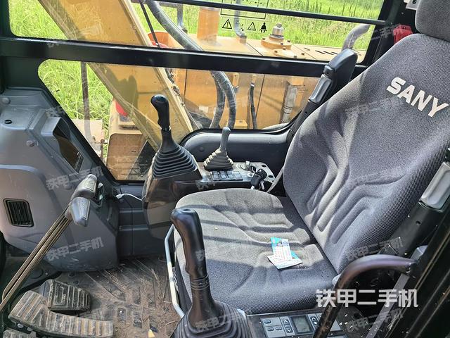 座椅左側控制臺/音響/含左手柄(駕駛室部分) 座椅左側控制臺/音響/含左手柄(駕駛室部分)