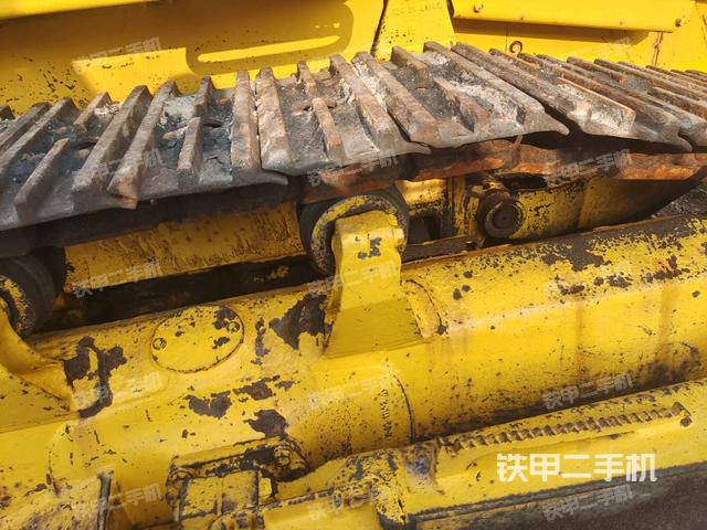 右驅(qū)動輪(推土機底盤及工作裝置) 右驅(qū)動輪(推土機底盤及工作裝置)