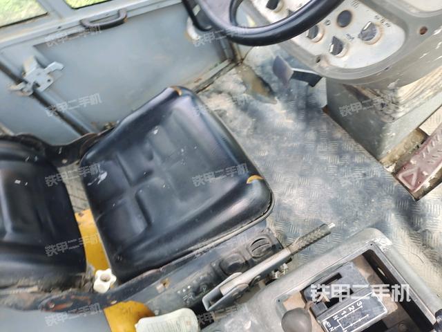 驾驶室侧向上照全景(压路机驾驶室) 驾驶室侧向上照全景(压路机驾驶室)