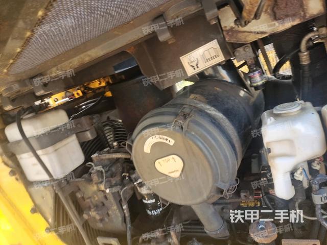 風(fēng)扇及皮帶(推土機發(fā)動機艙) 風(fēng)扇及皮帶(推土機發(fā)動機艙)