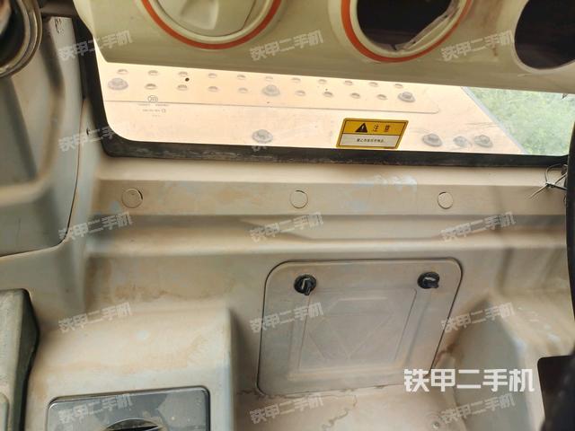 左后方玻璃角標(駕駛室部分) 左后方玻璃角標(駕駛室部分)