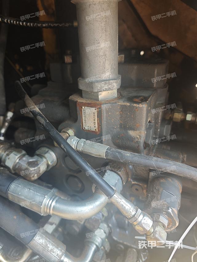 回转马达和主控阀（整机外观）