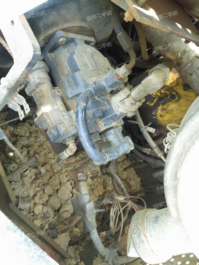 液壓泵艙室正面整體(整機(jī)外觀) 液壓泵艙室正面整體(整機(jī)外觀)