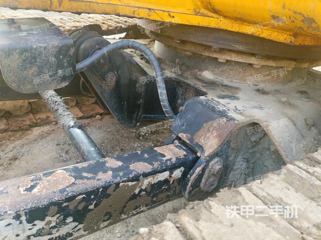 轉盤和下車架正前(工作和回轉裝置) 轉盤和下車架正前(工作和回轉裝置)