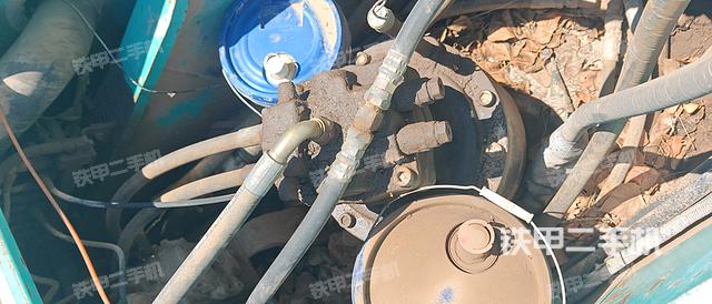 回转马达和主控阀（整机外观）