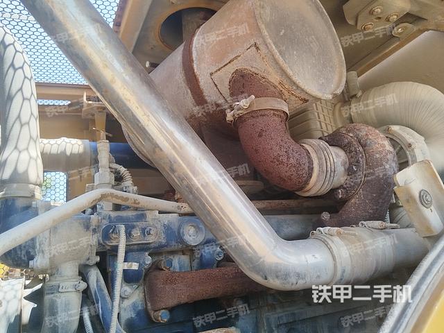 发动机右侧(整机外观及大件) 发动机右侧(整机外观及大件)