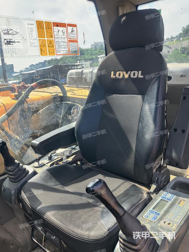 駕駛室整體(整機外觀) 駕駛室整體(整機外觀)