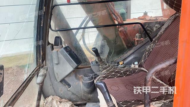 驾驶室整体(整机外观) 驾驶室整体(整机外观)