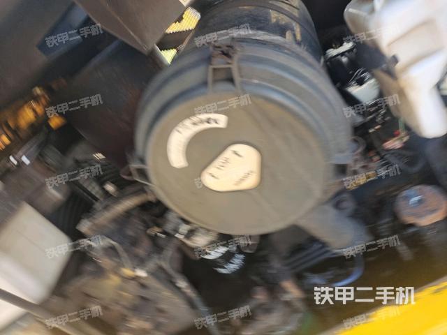 發(fā)動機右側(cè)全景(推土機發(fā)動機艙) 發(fā)動機右側(cè)全景(推土機發(fā)動機艙)