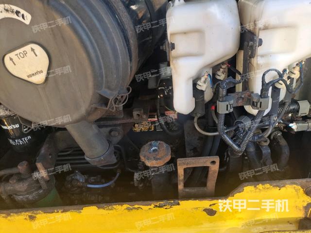發(fā)動機左側(cè)全景(推土機發(fā)動機艙) 發(fā)動機左側(cè)全景(推土機發(fā)動機艙)