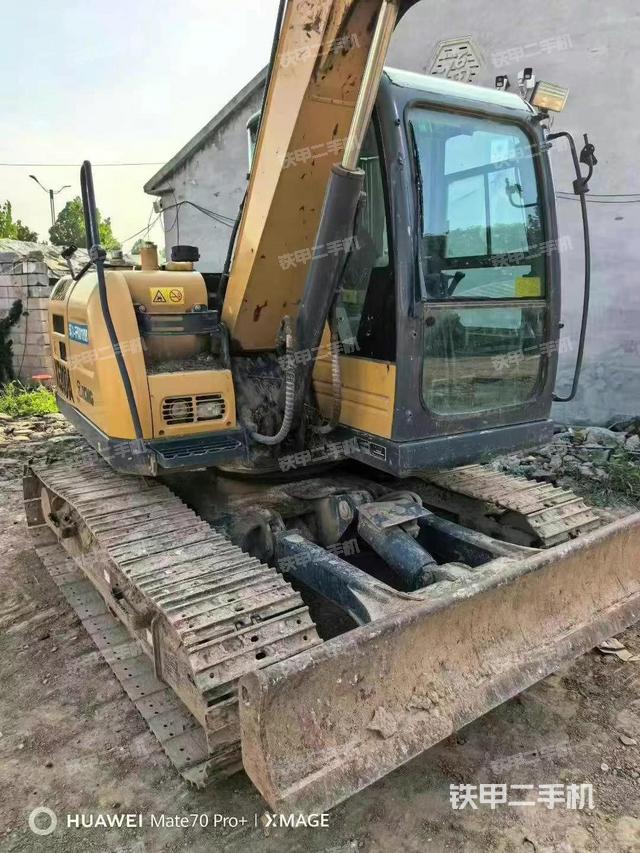 駕駛室整體(整機(jī)外觀) 駕駛室整體(整機(jī)外觀)