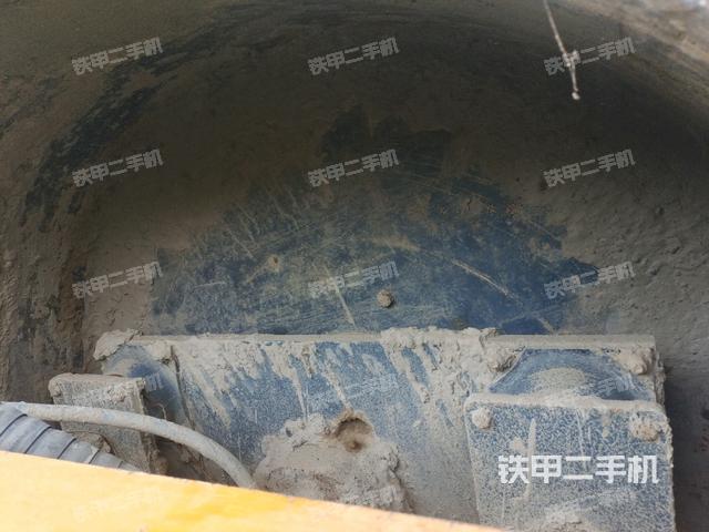 后輪左側(cè)全景（壓路機前后車架）