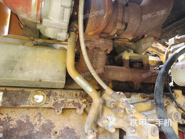 发动机舱全景(压路机发动机舱) 发动机舱全景(压路机发动机舱)