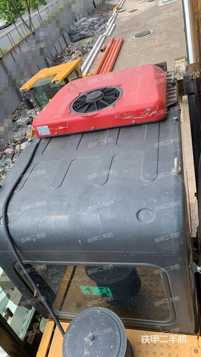 駕駛室頂部(整機外觀) 駕駛室頂部(整機外觀)