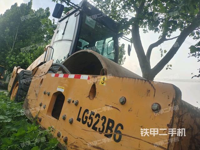 右前45°（壓路機整機外觀）