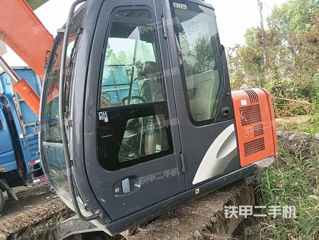 驾驶室整体(整机外观) 驾驶室整体(整机外观)