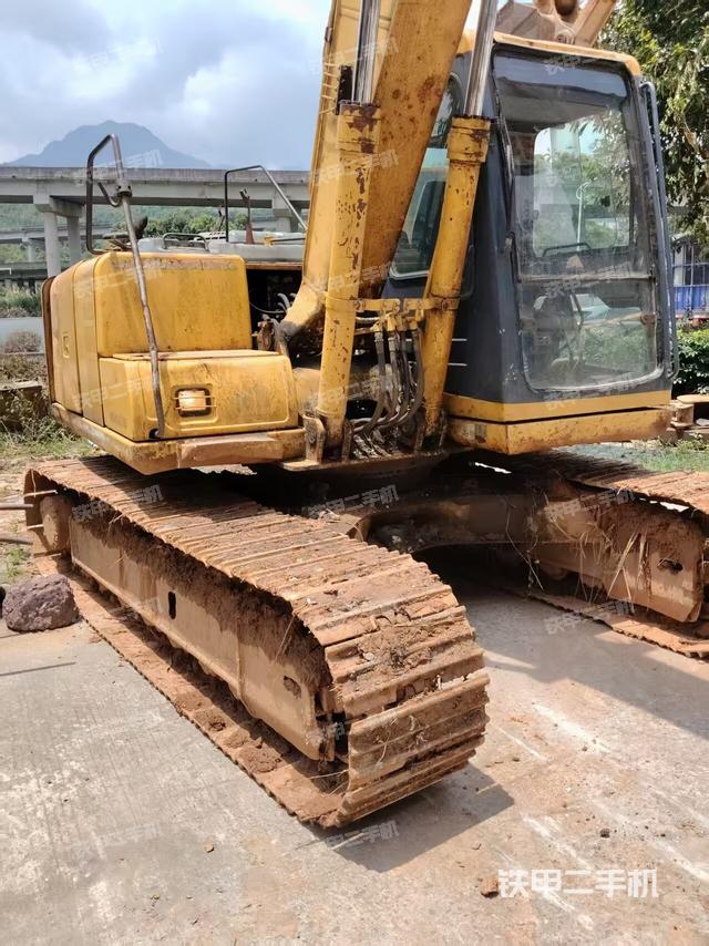 單側(cè)履帶整體(整機(jī)外觀) 單側(cè)履帶整體(整機(jī)外觀)