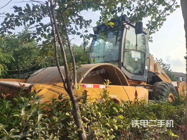 龍工LG523B6壓路機(jī)