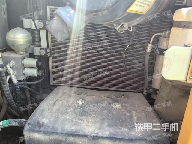 座椅右側控制臺/鑰匙門/油門/含右手柄(駕駛室部分) 座椅右側控制臺/鑰匙門/油門/含右手柄(駕駛室部分)