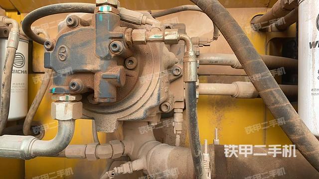 液壓泵艙室正面整體(整機(jī)外觀) 液壓泵艙室正面整體(整機(jī)外觀)