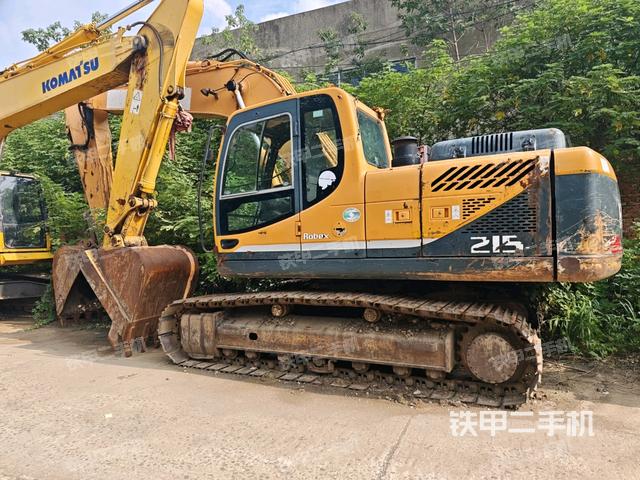 現(xiàn)代R215-9挖掘機(jī)