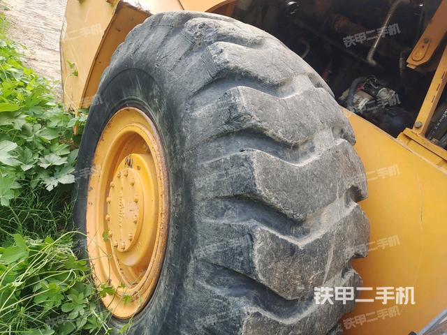 前輪右側(cè)減震塊連接及部件（壓路機前后車架）