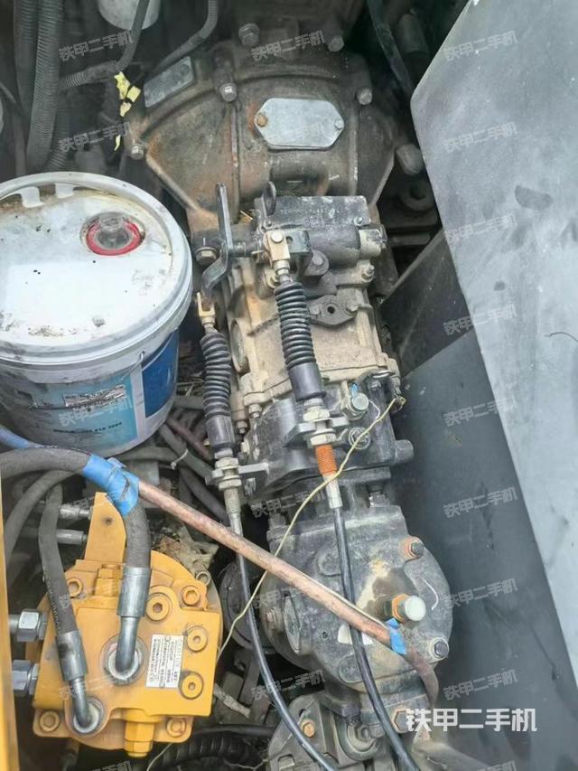 回转马达和主控阀（整机外观）